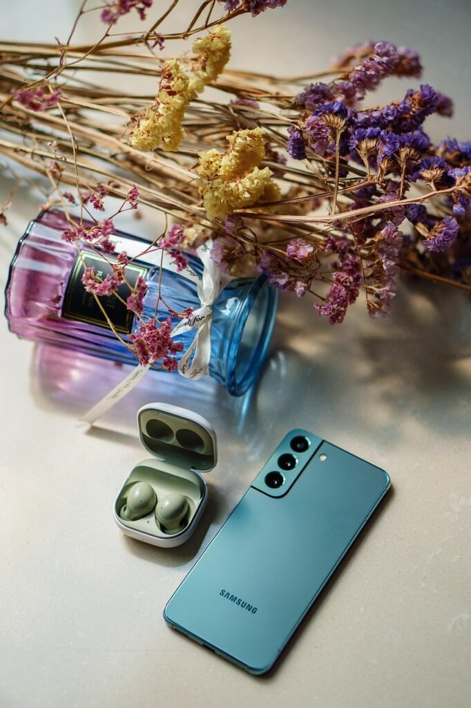 g58a26ee1bb7069880ff45e626541201a600ad5f6bfdd62e49261240ebba02b79b5bd71933c177c2cd15eda6aae76ca3b45b4c5eaef922ff8c60020f3a84dd892_1280-7063771 smartphone, mobile phone, samsung galaxy s22, samsung, cellphone, galaxy buds, samsung, samsung, samsung, samsung, samsung, galaxy buds, galaxy buds, galaxy buds, galaxy buds